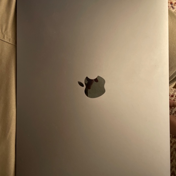 MacBook Pro - Picture 2 of 7
